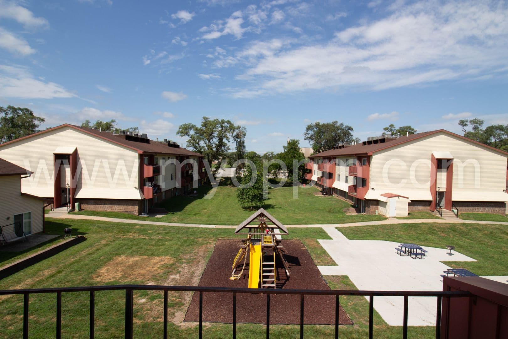 Bellevue Apartment: 818 Lincoln Rd