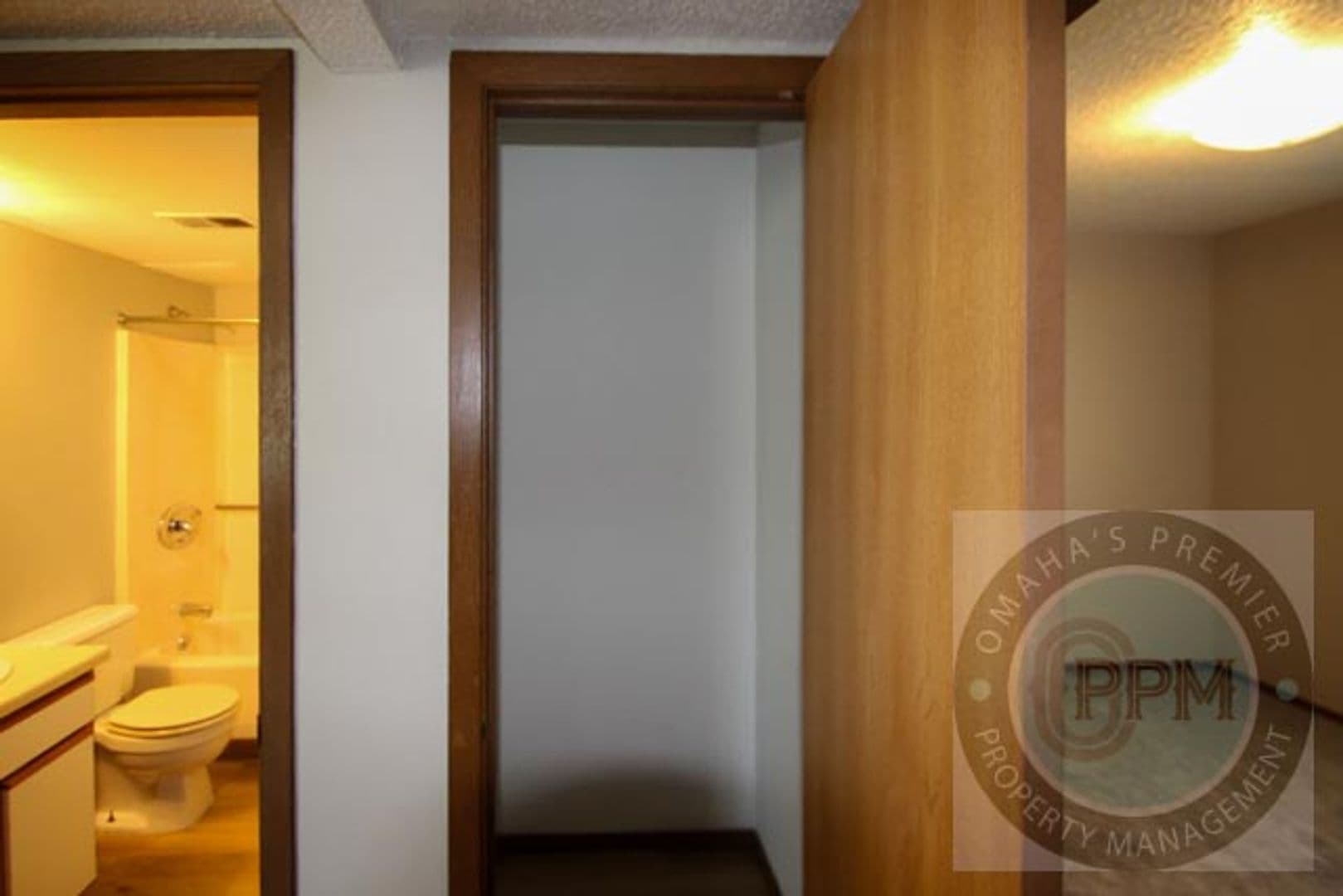 Bennington Apartment: 15605 N 4th St