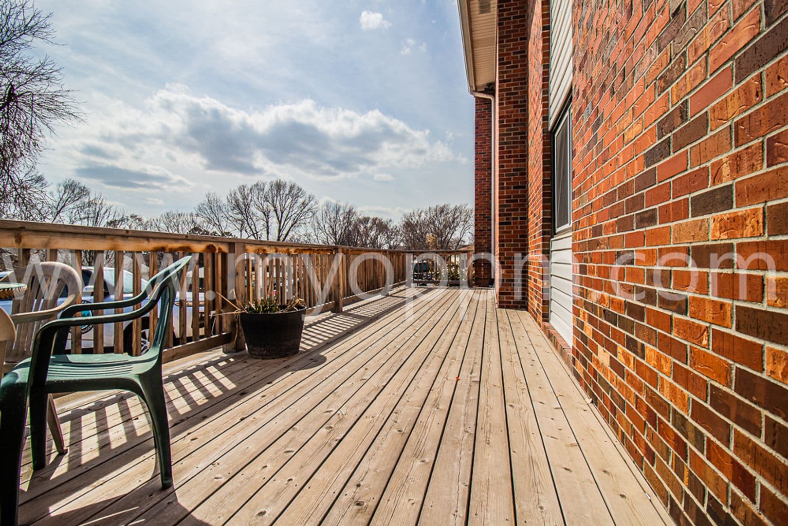 Bennington Apartment: 15605 N 4th St