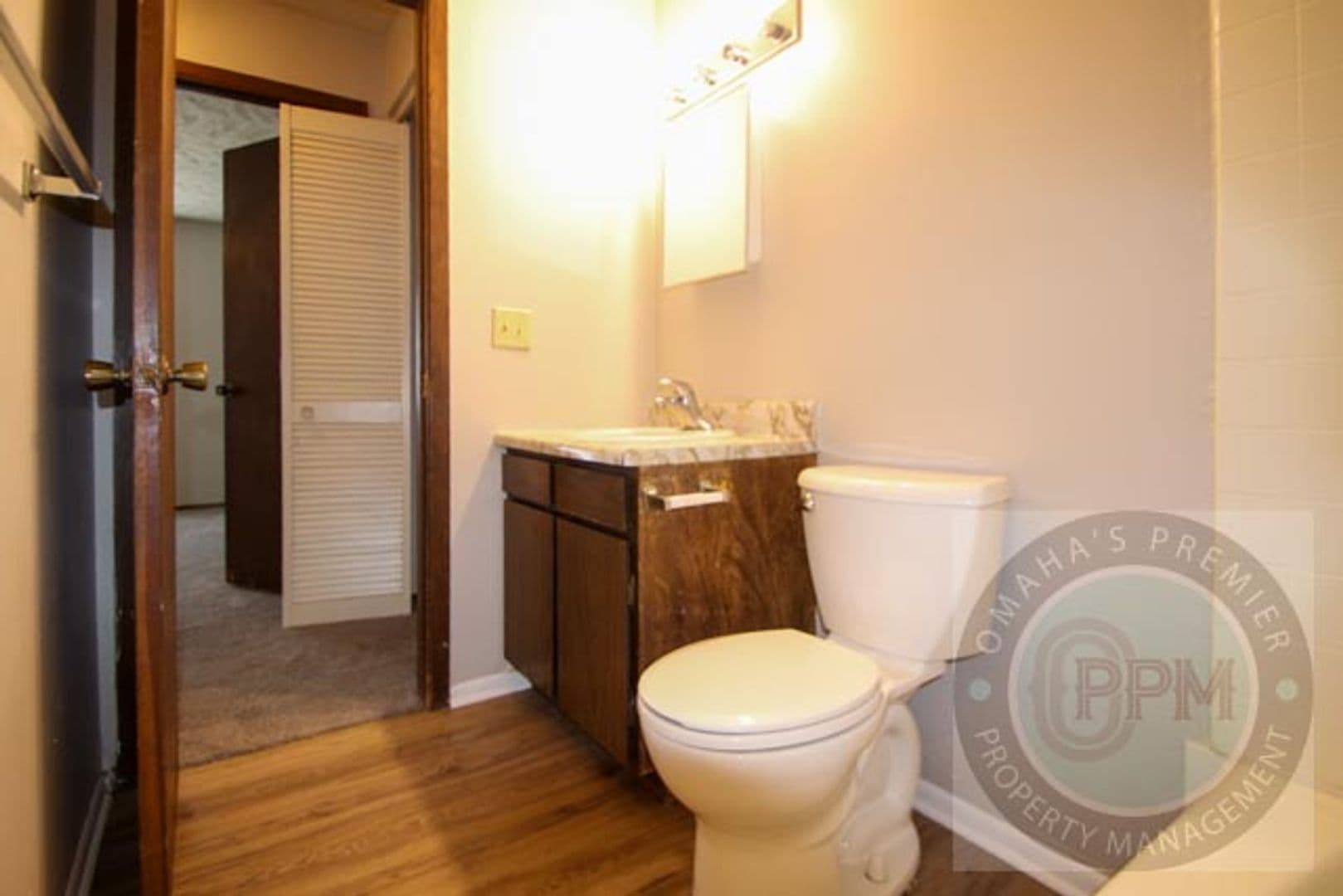 Bellevue Apartment: 818 Lincoln Rd
