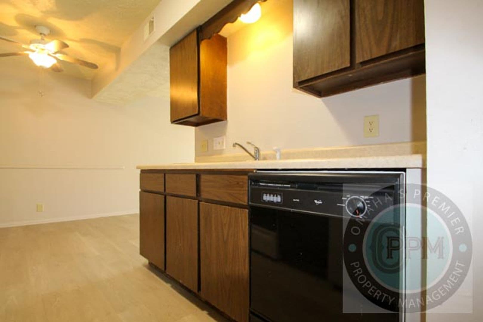 Bellevue Apartment: 818 Lincoln Rd