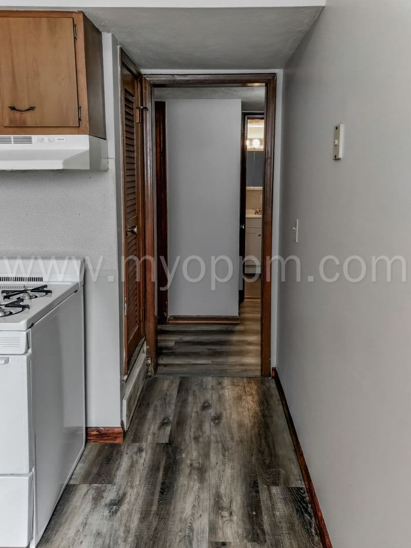 Omaha Apartment: 1016 N 47th Ave
