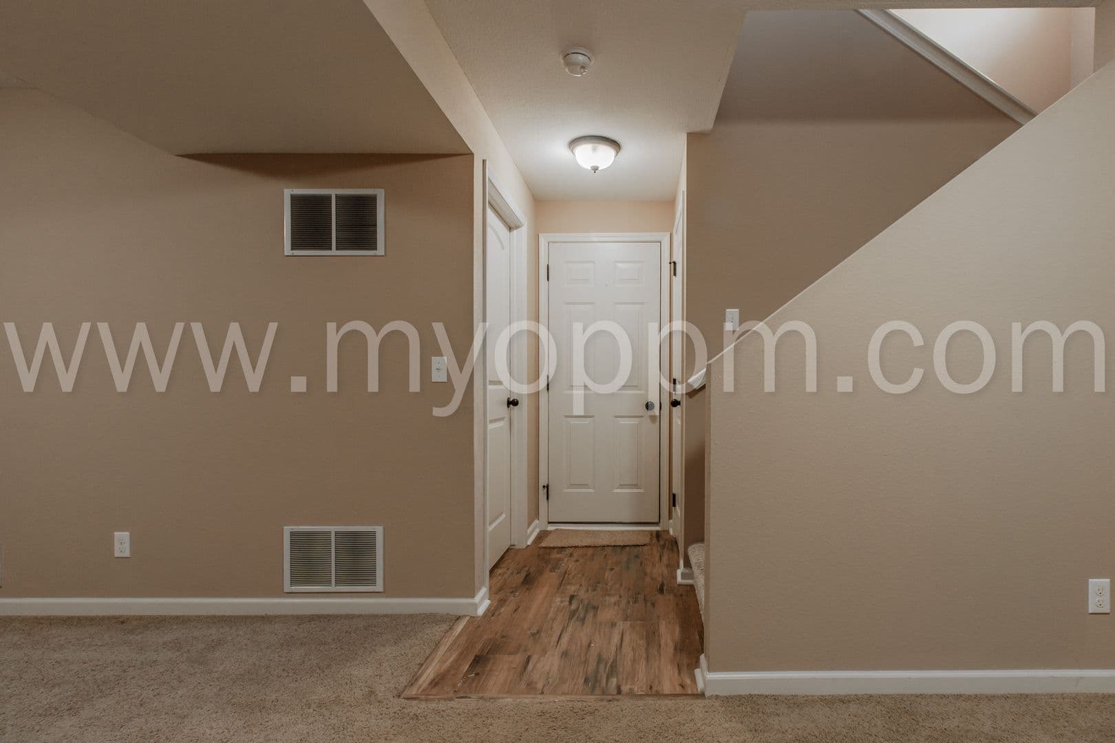 Bennington House: 14452 Knudsen St