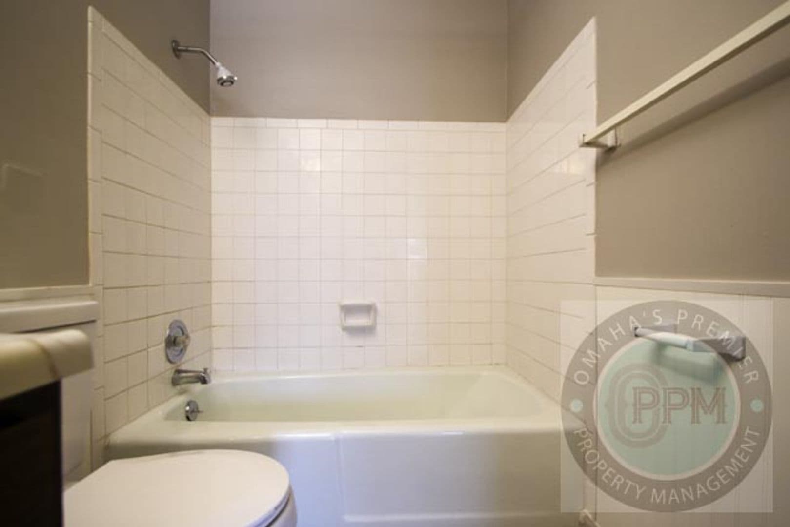 Bellevue Apartment: 818 Lincoln Rd