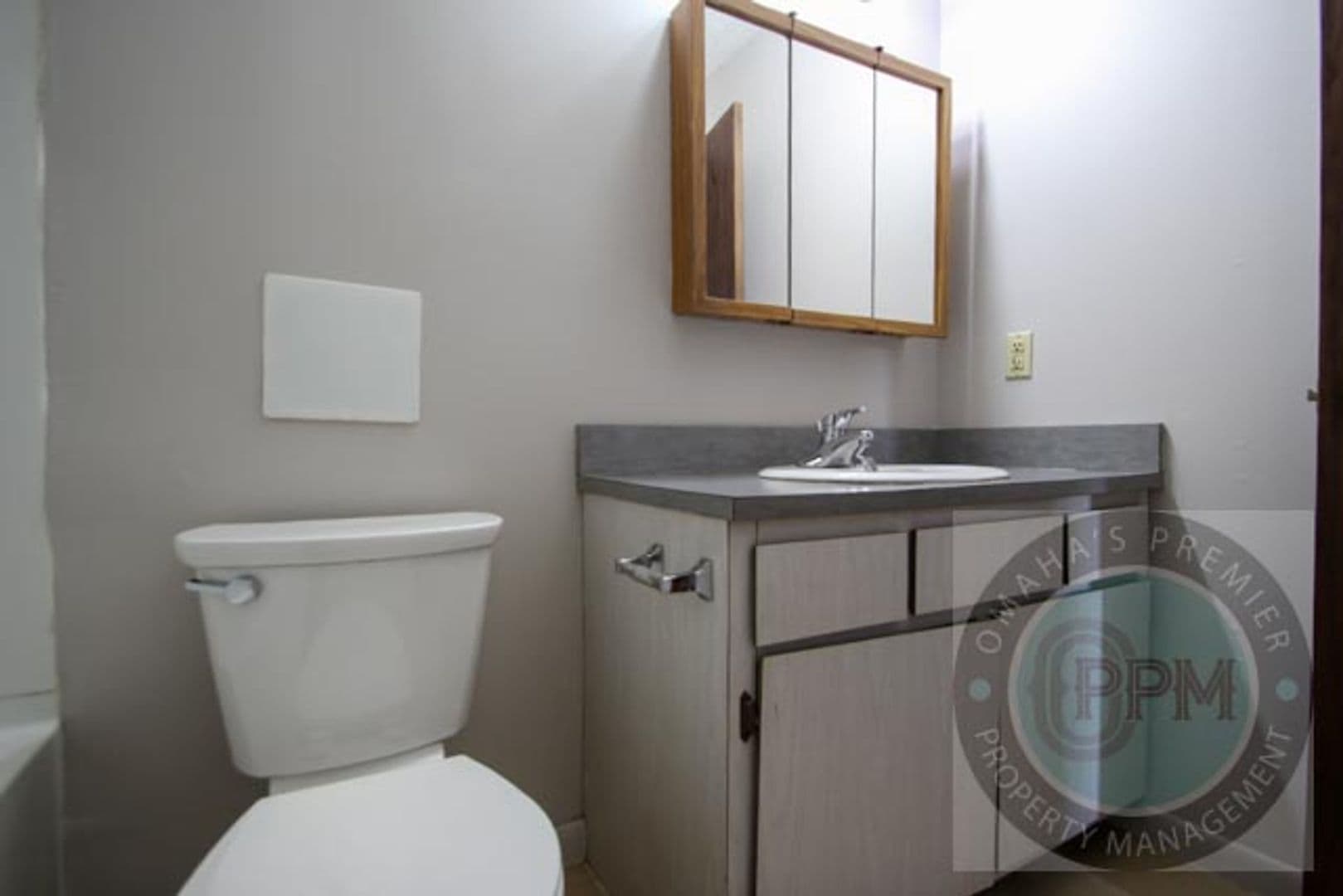 Omaha Apartment: 2903 N 76th St