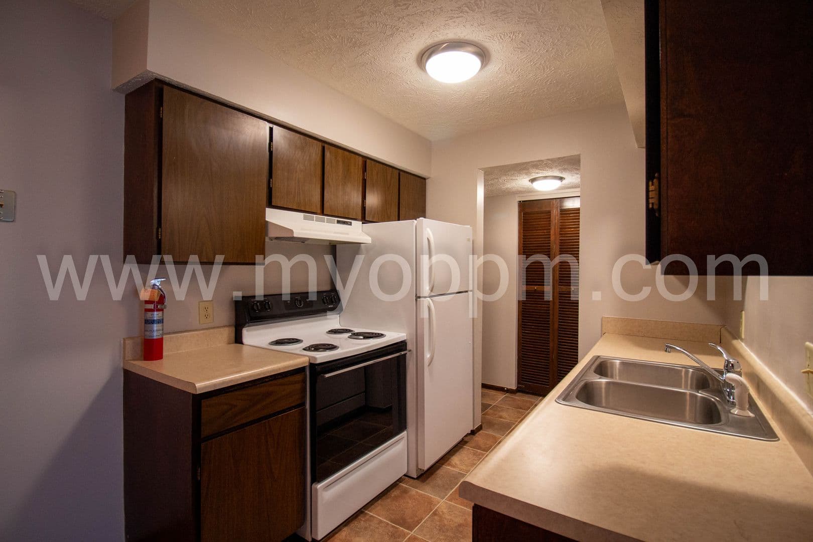 Bellevue Apartment: 818 Lincoln Rd