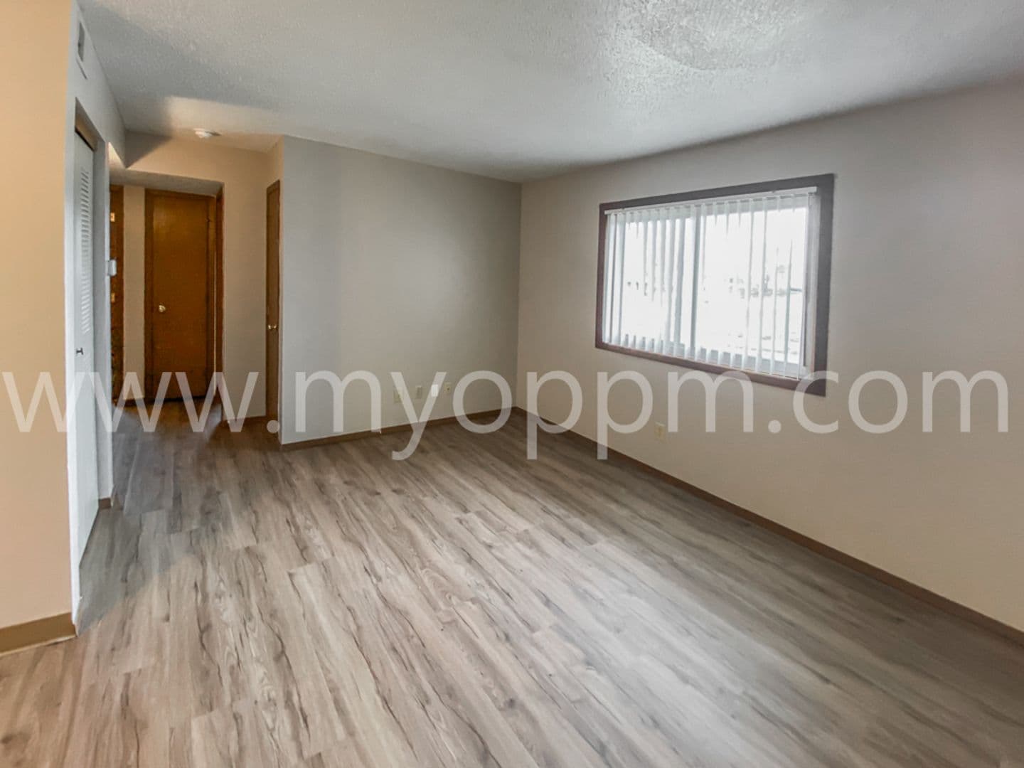 Bennington Apartment: 15605 N 4th St