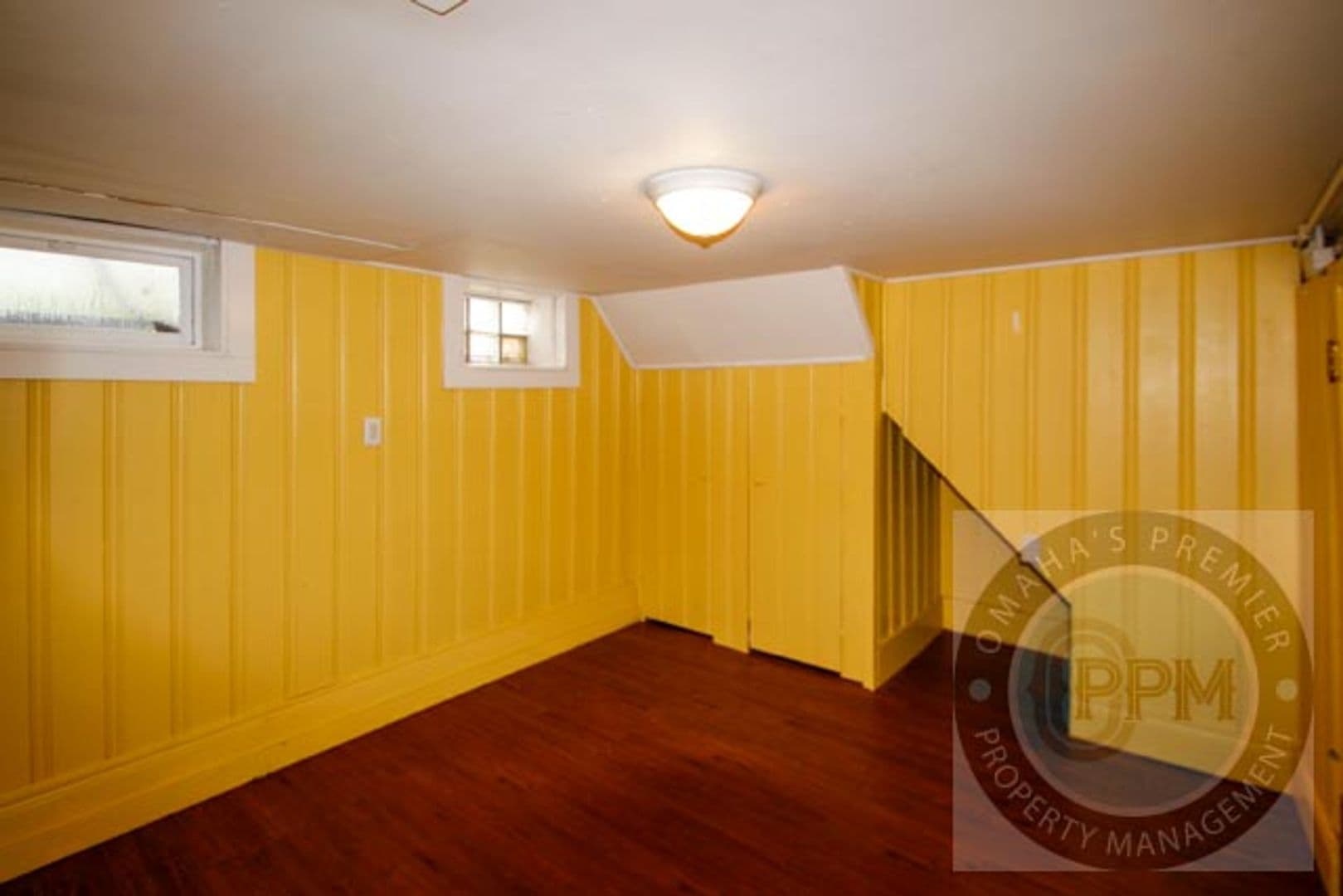 Omaha House: 6011 Walnut St