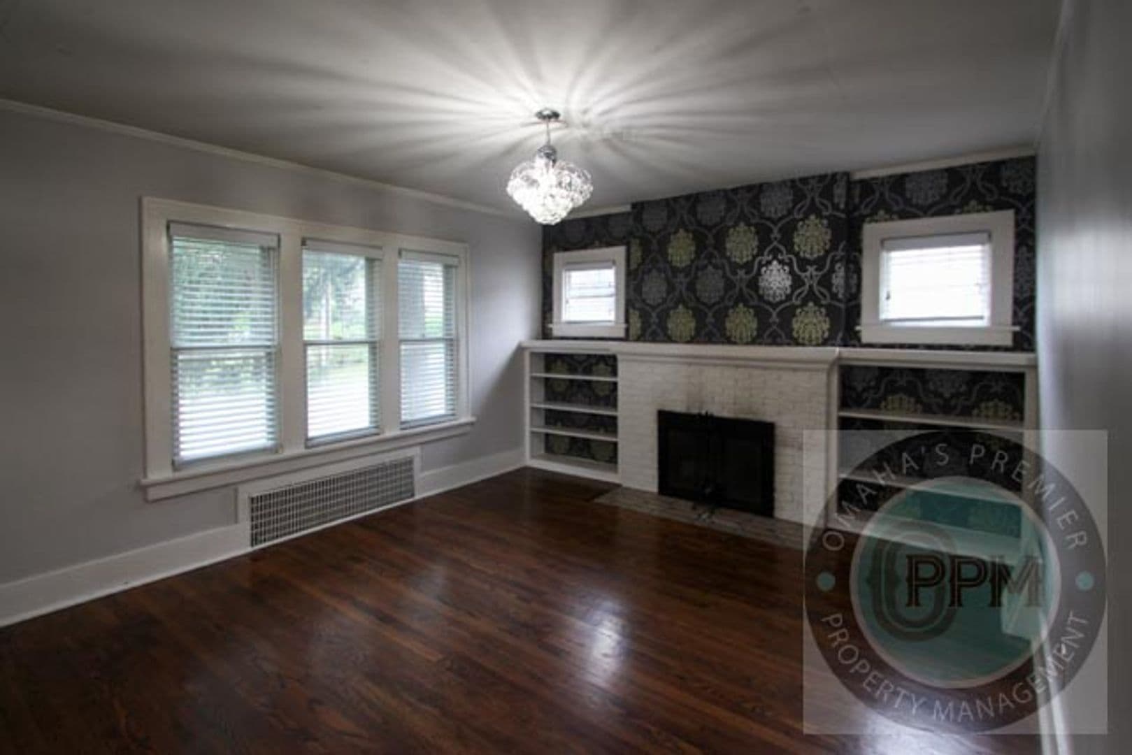 Omaha House: 6011 Walnut St