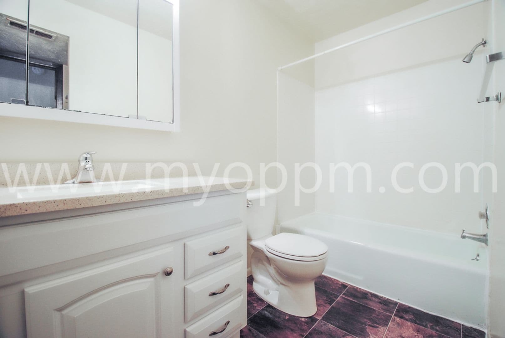 Bellevue Apartment: 818 Lincoln Rd