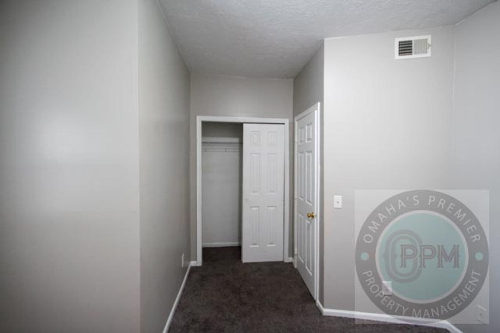 Omaha Apartment: 649 S 19 Ave