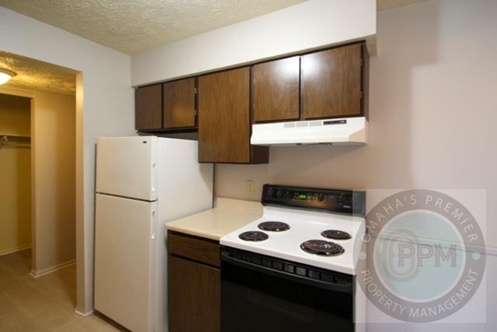 Bellevue Apartment: 818 Lincoln Rd