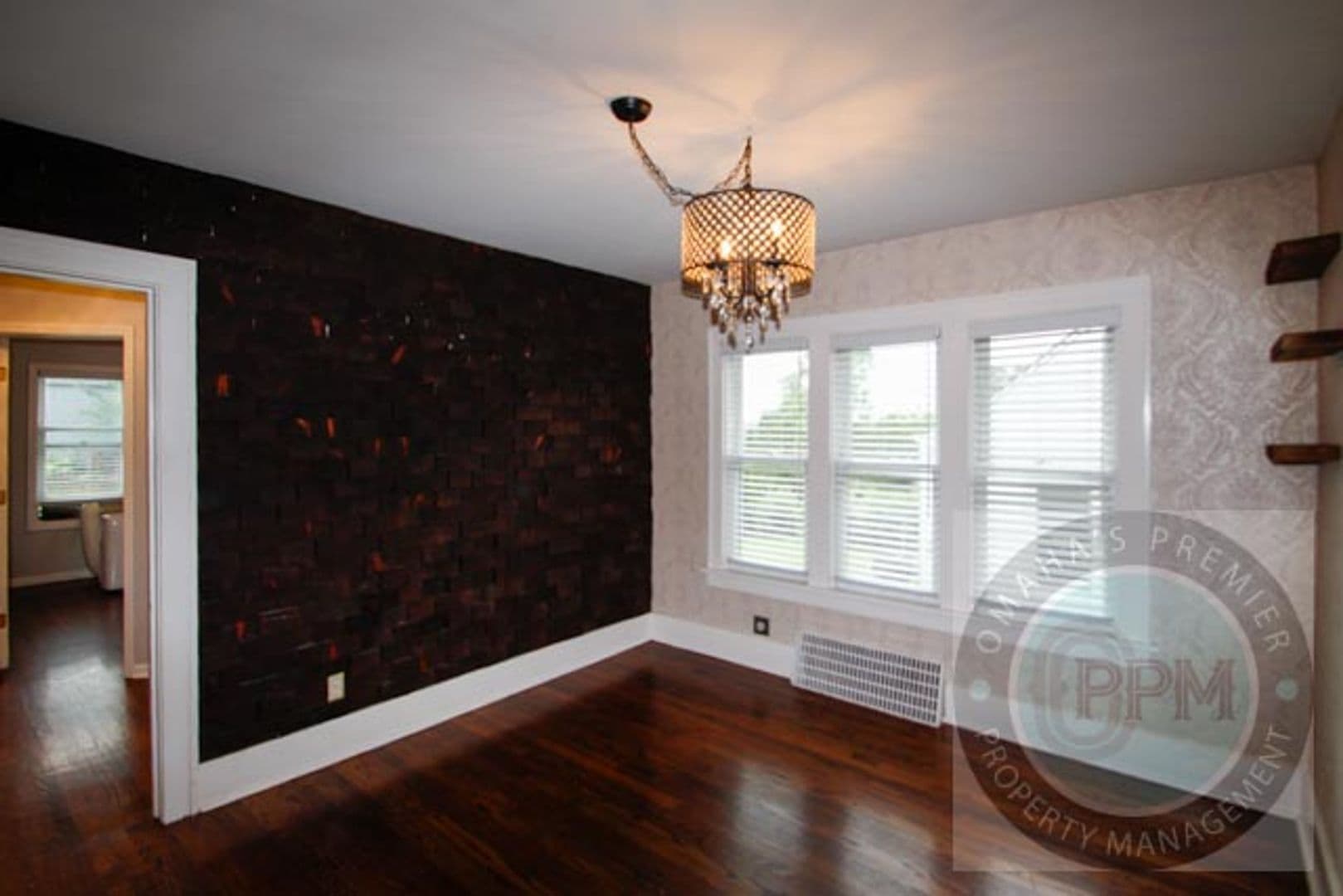Omaha House: 6011 Walnut St