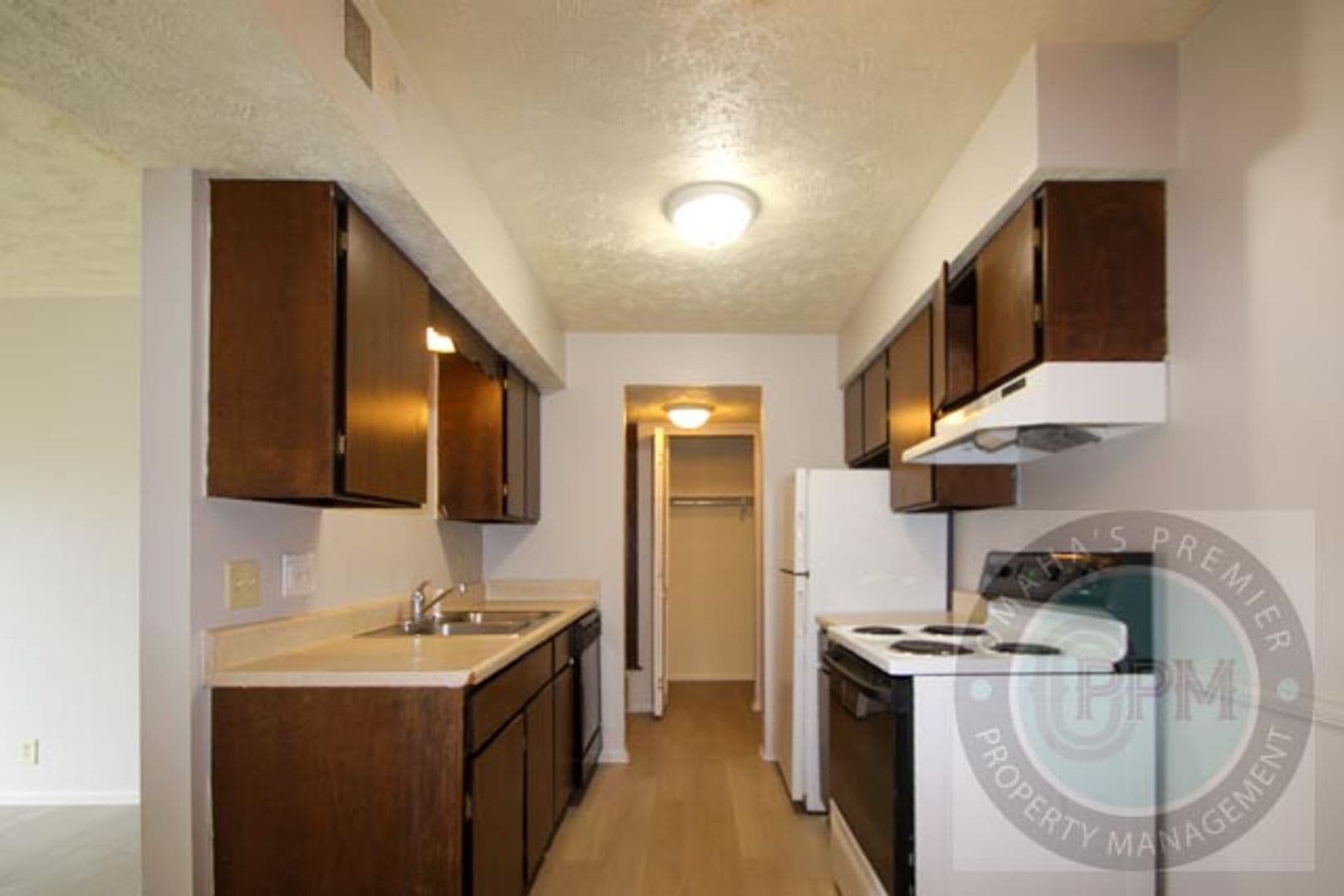 Bellevue Apartment: 818 Lincoln Rd
