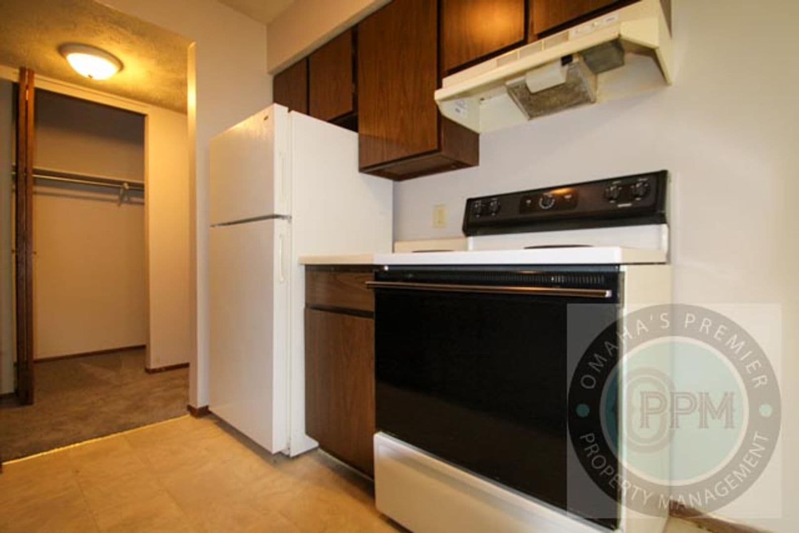 Bellevue Apartment: 818 Lincoln Rd