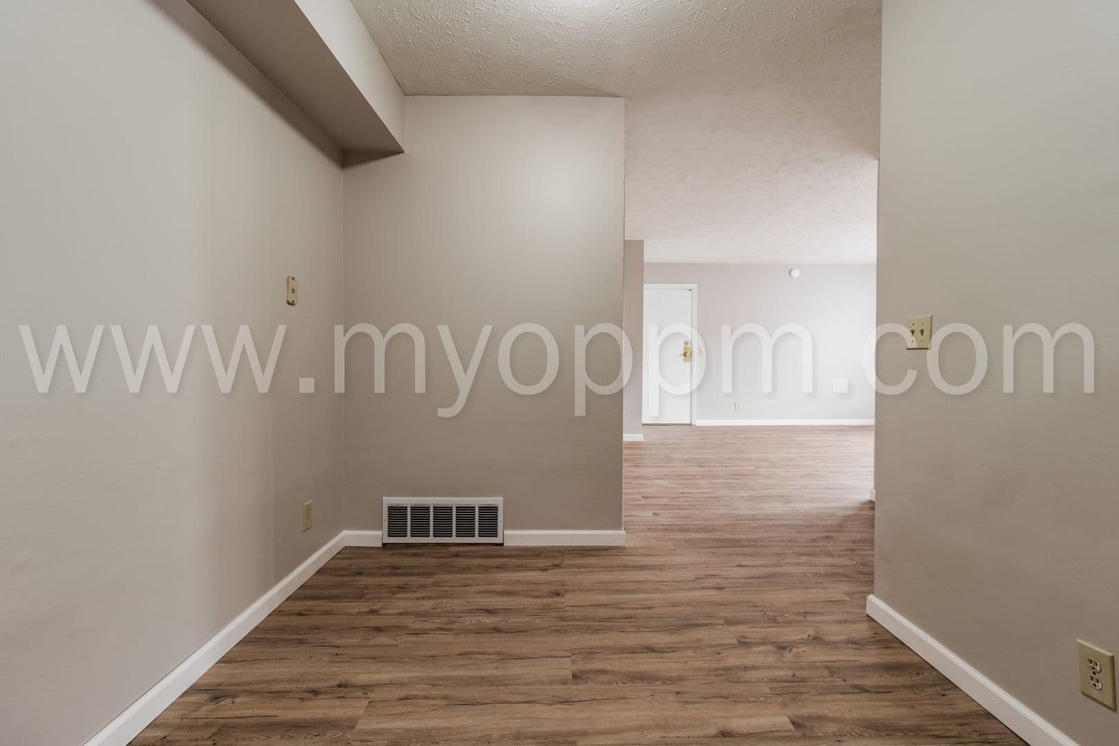 Omaha Apartment: 1711/1715 N 73rd St