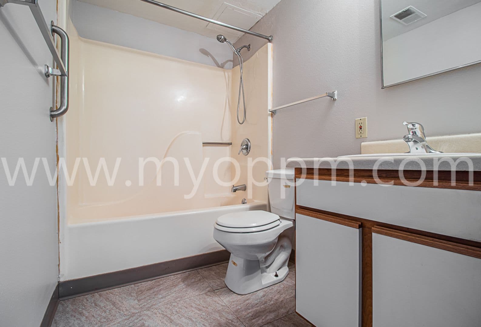 Bennington Apartment: 15605 N 4th St