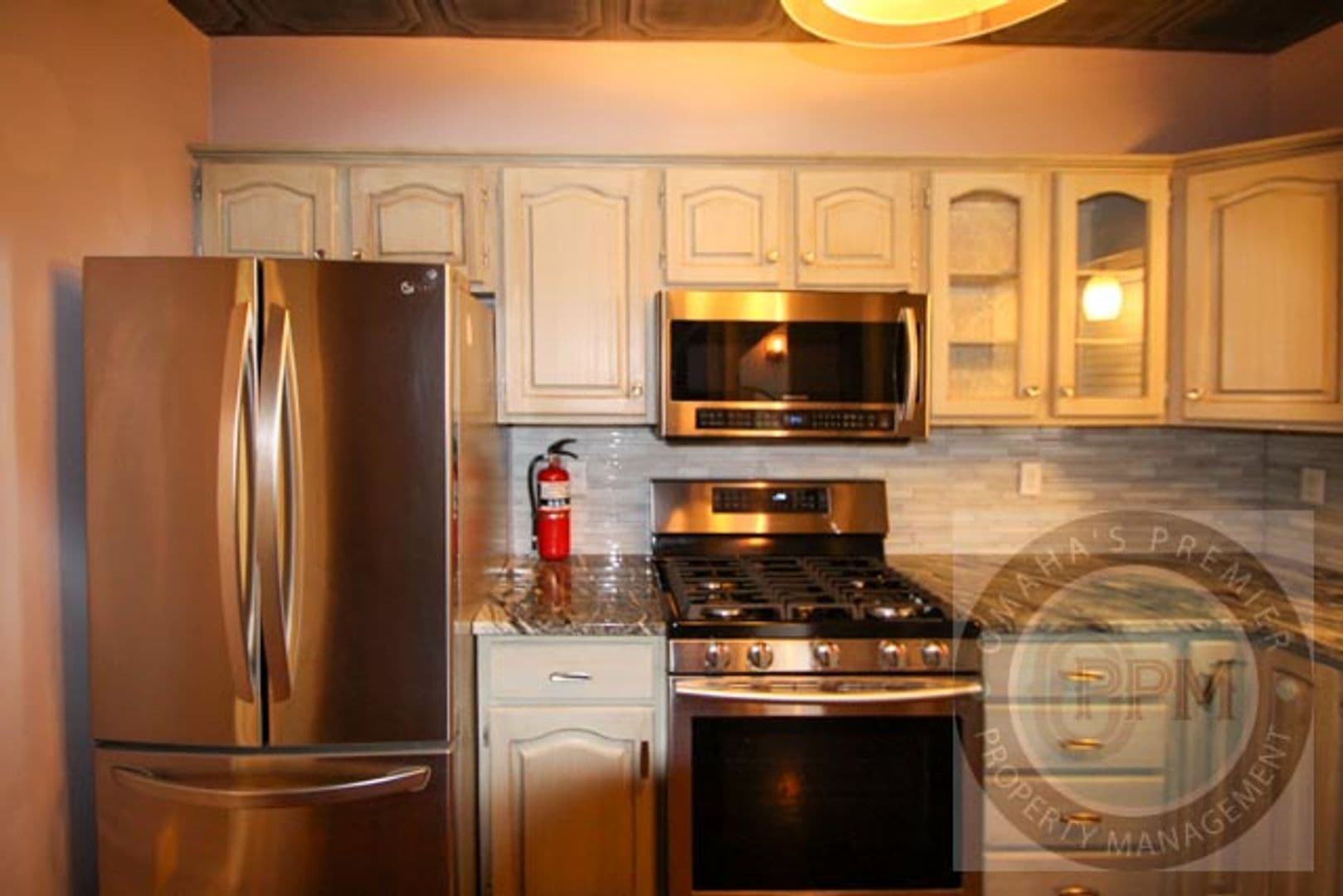 Omaha House: 6011 Walnut St