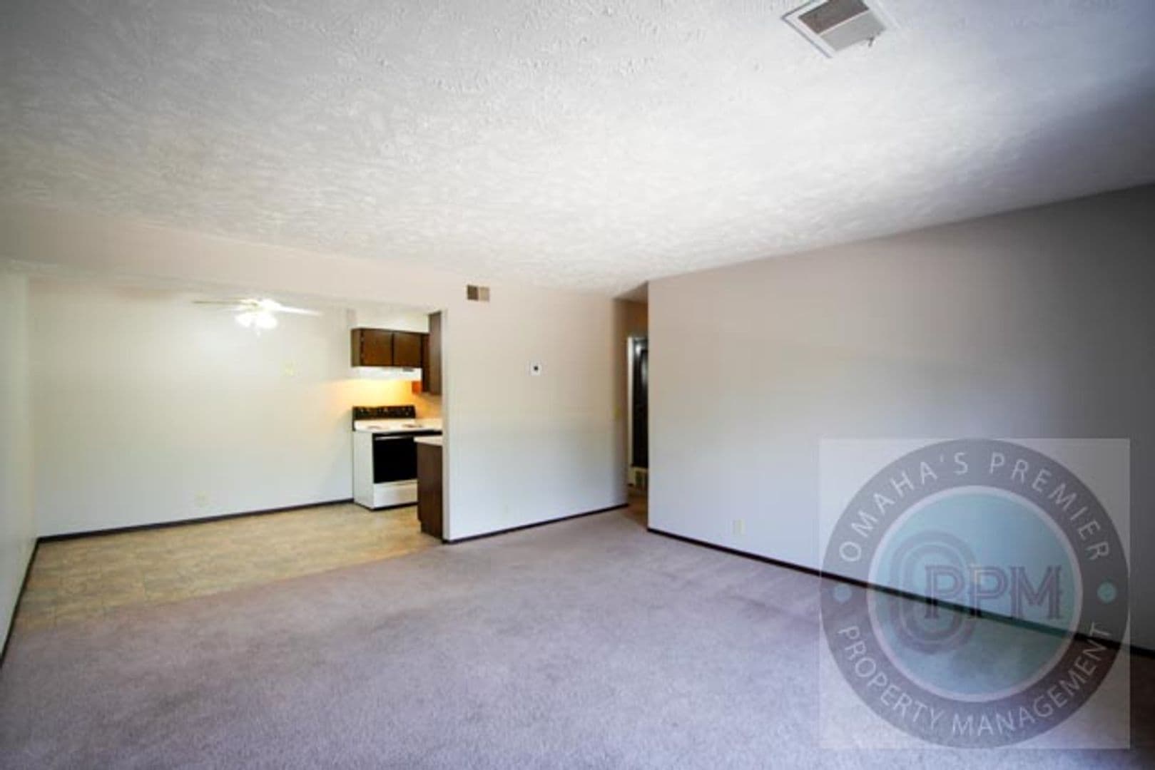 Bellevue Apartment: 818 Lincoln Rd