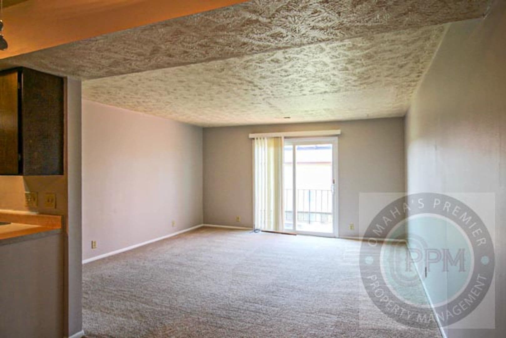 Bellevue Apartment: 818 Lincoln Rd