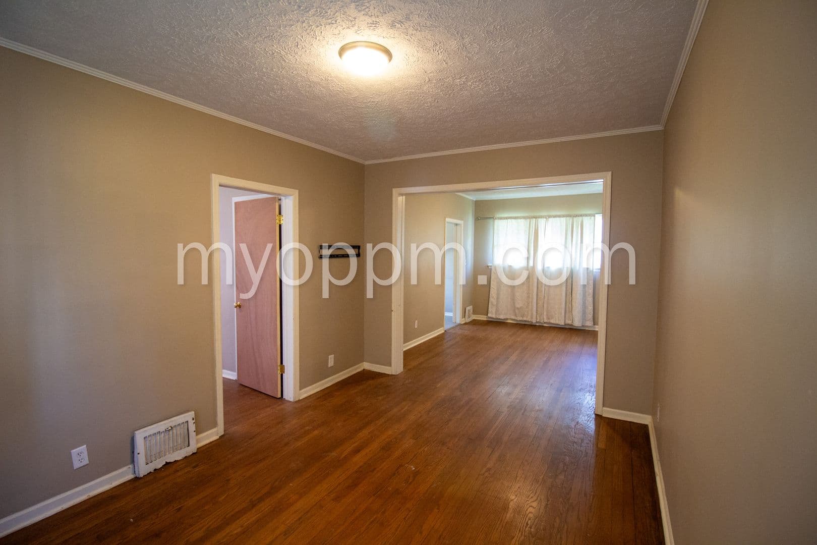 Omaha Apartment: 2817 Spaulding St
