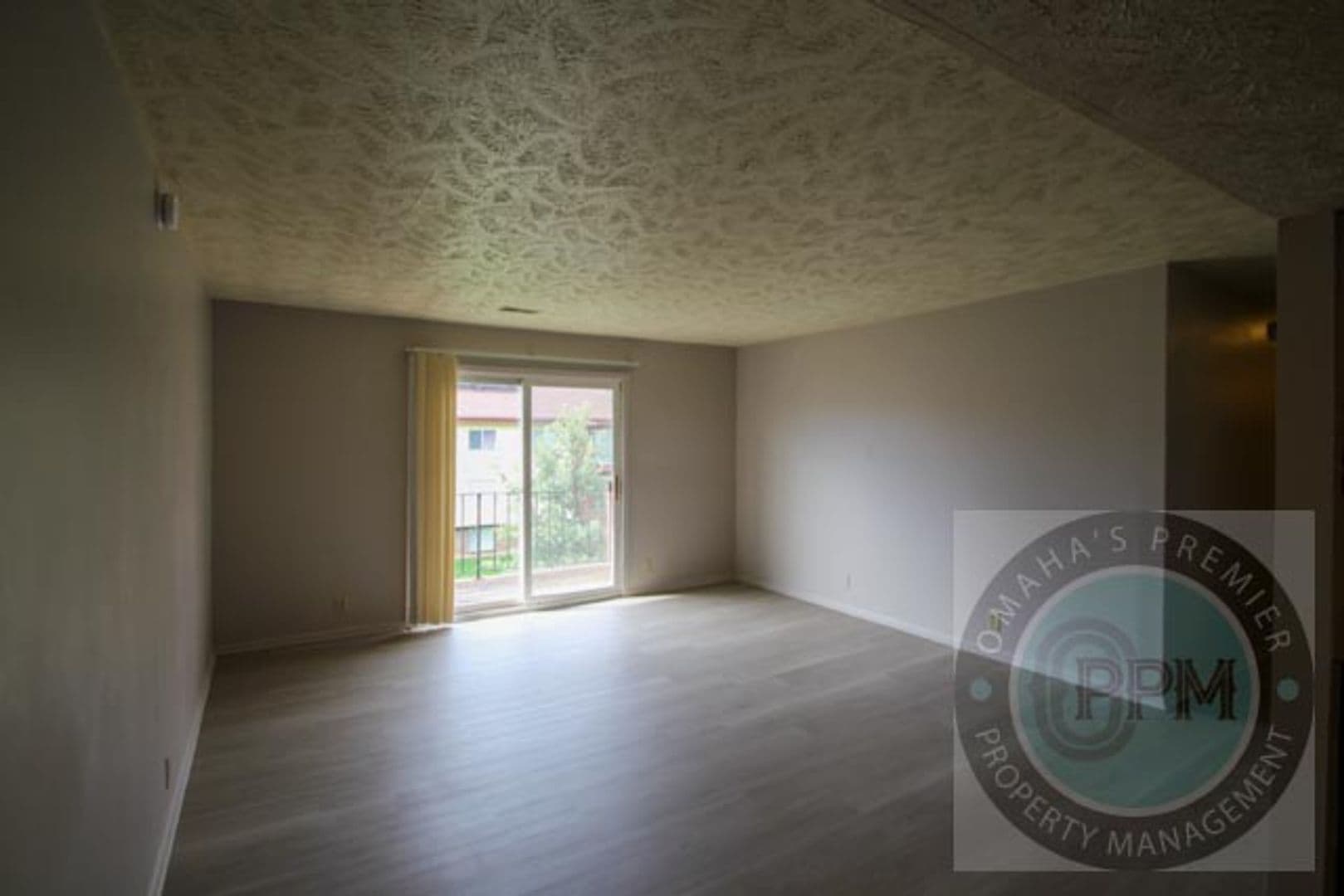 Bellevue Apartment: 818 Lincoln Rd