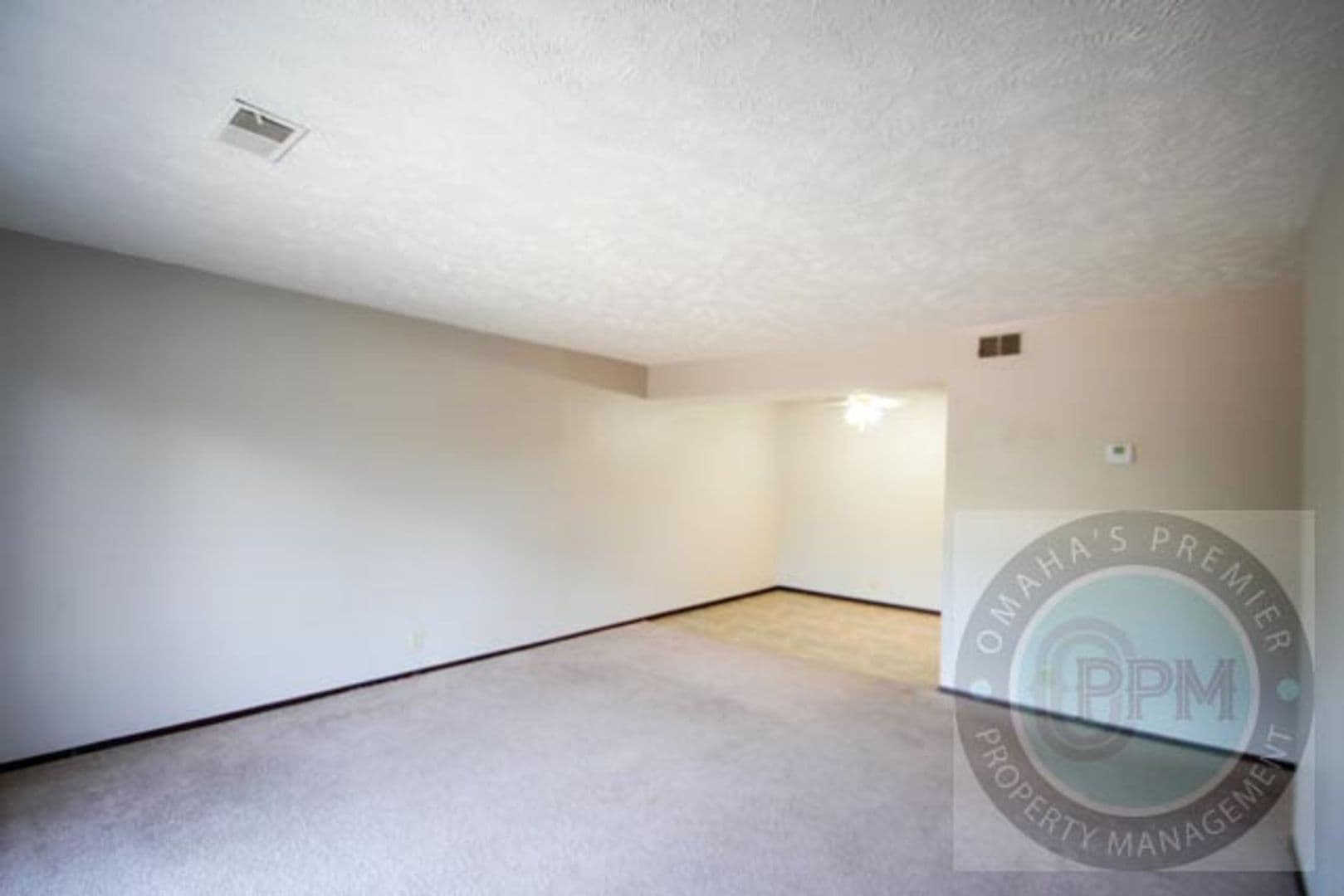 Bellevue Apartment: 818 Lincoln Rd