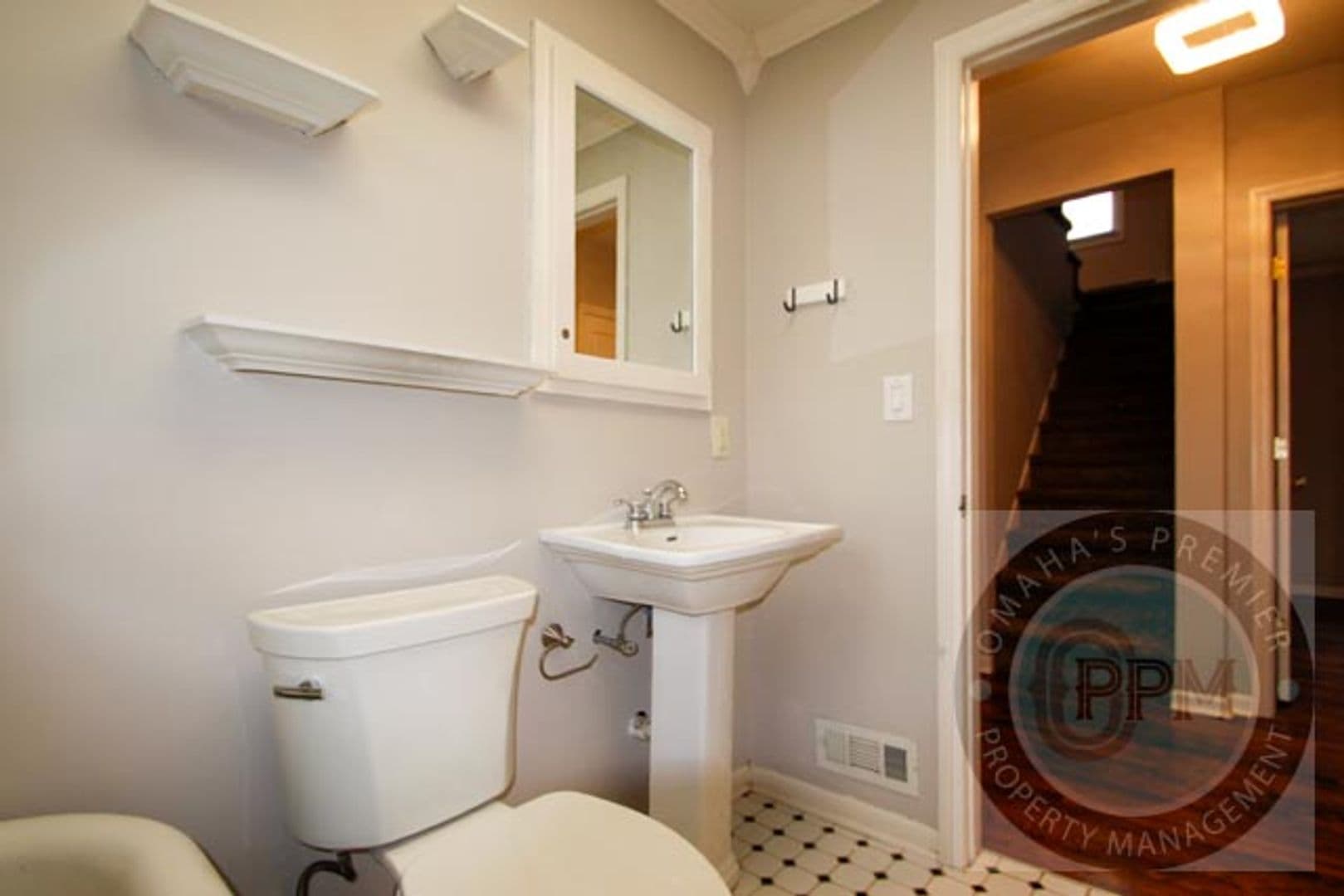 Omaha House: 6011 Walnut St