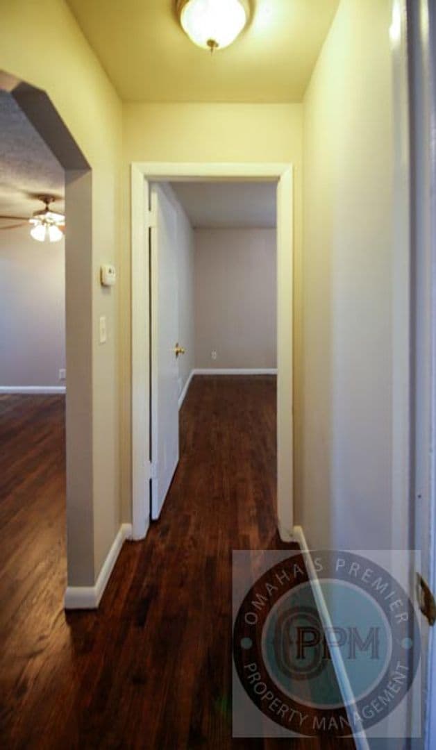 Omaha House: 2119 Monroe St