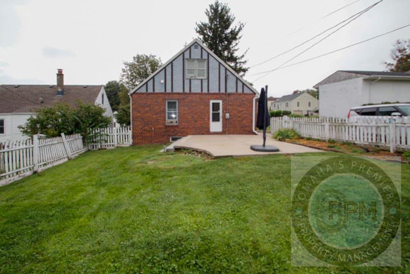 Omaha House: 6011 Walnut St