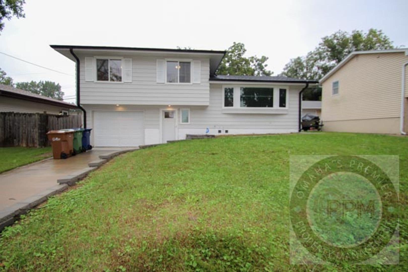 Bellevue House: 7313 S 50 St