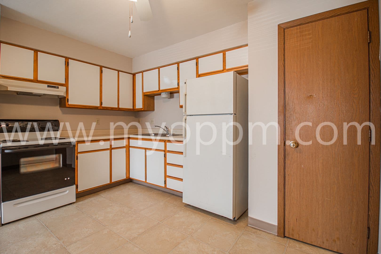 Bennington Apartment: 15605 N 4th St