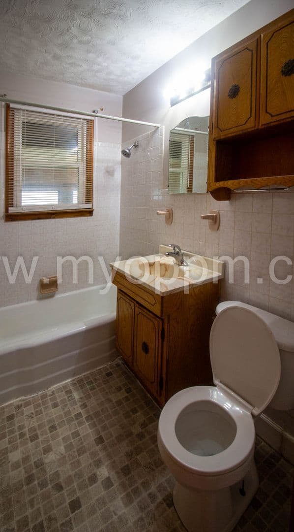 Council Bluffs House: 1700 Avenue G