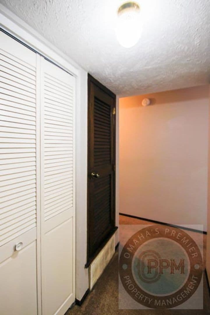 Bellevue Apartment: 818 Lincoln Rd