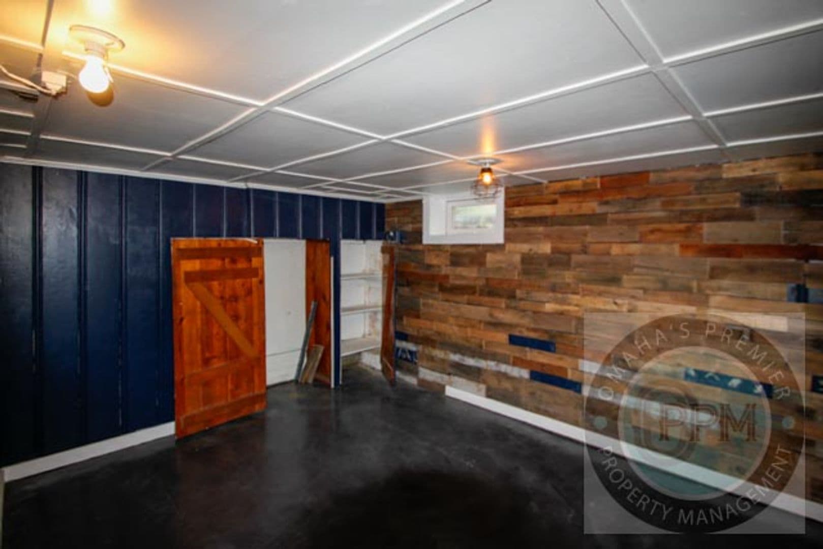Omaha House: 6011 Walnut St