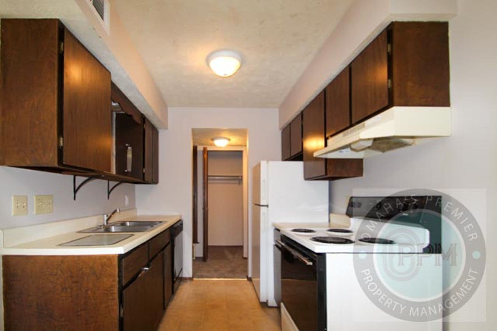 Bellevue Apartment: 818 Lincoln Rd