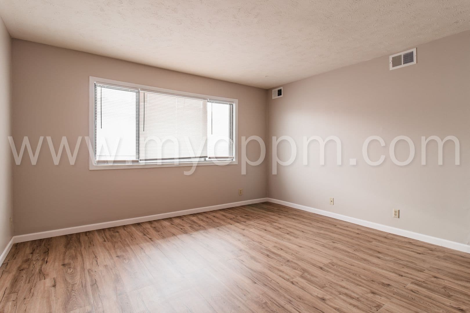 Omaha Apartment: 1711/1715 N 73rd St
