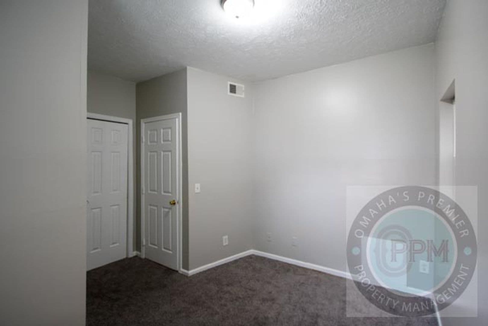 Omaha Apartment: 649 S 19 Ave
