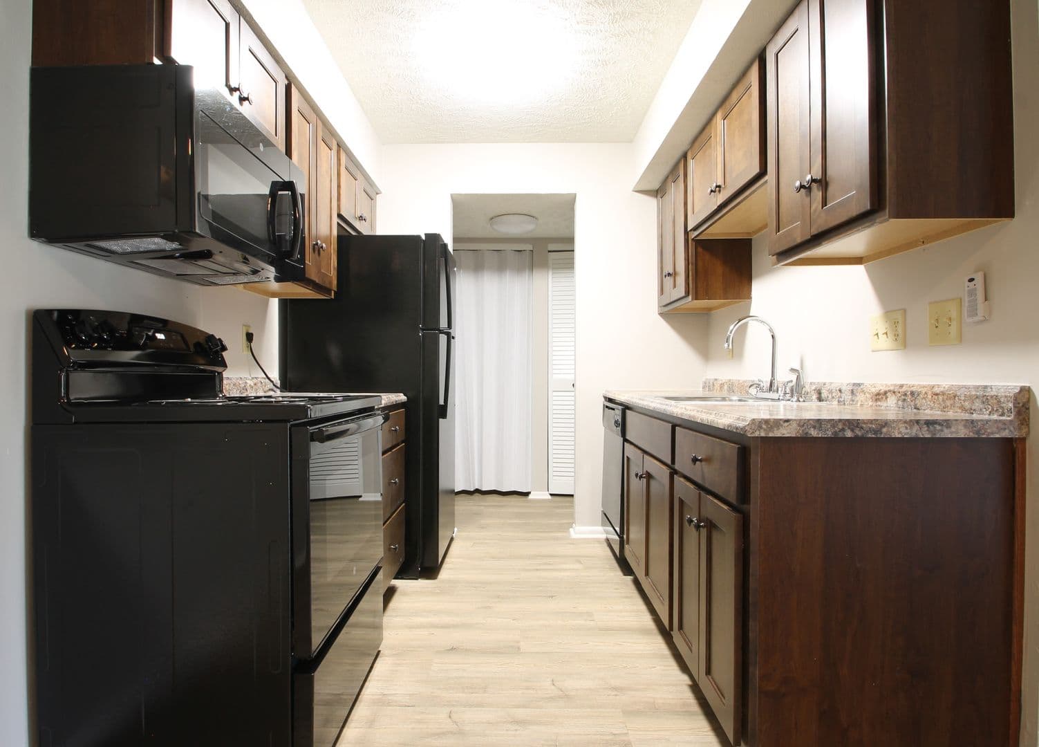 Bellevue Apartment: 818 Lincoln Rd