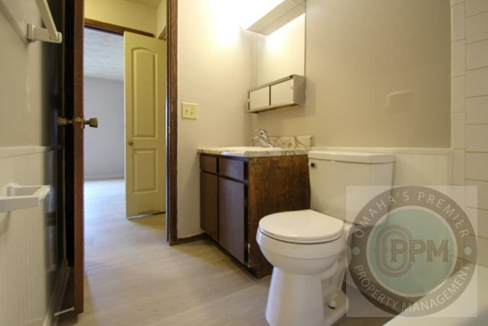Bellevue Apartment: 818 Lincoln Rd