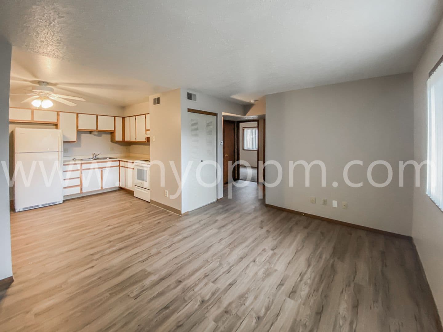 Bennington Apartment: 15605 N 4th St
