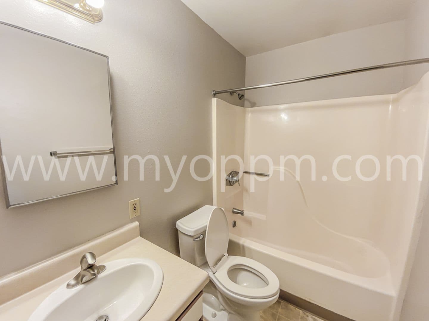 Bennington Apartment: 15605 N 4th St