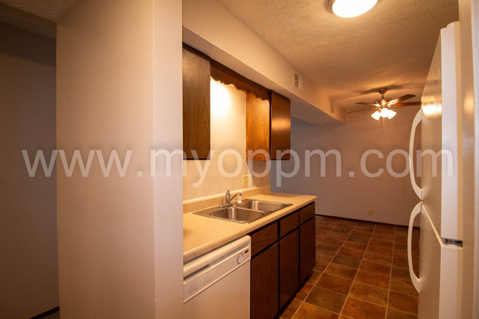 Bellevue Apartment: 818 Lincoln Rd