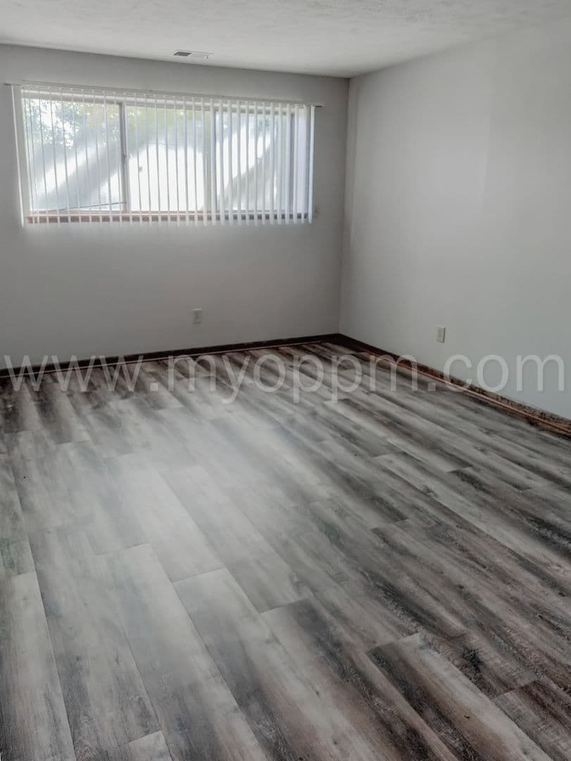 Omaha Apartment: 1016 N 47th Ave
