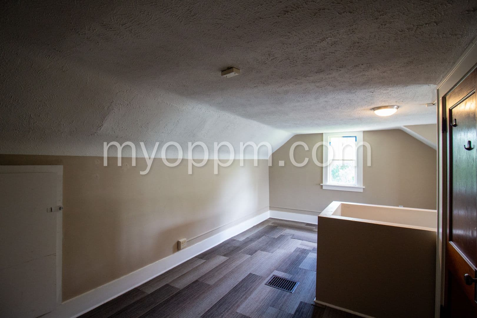 Omaha Apartment: 2817 Spaulding St
