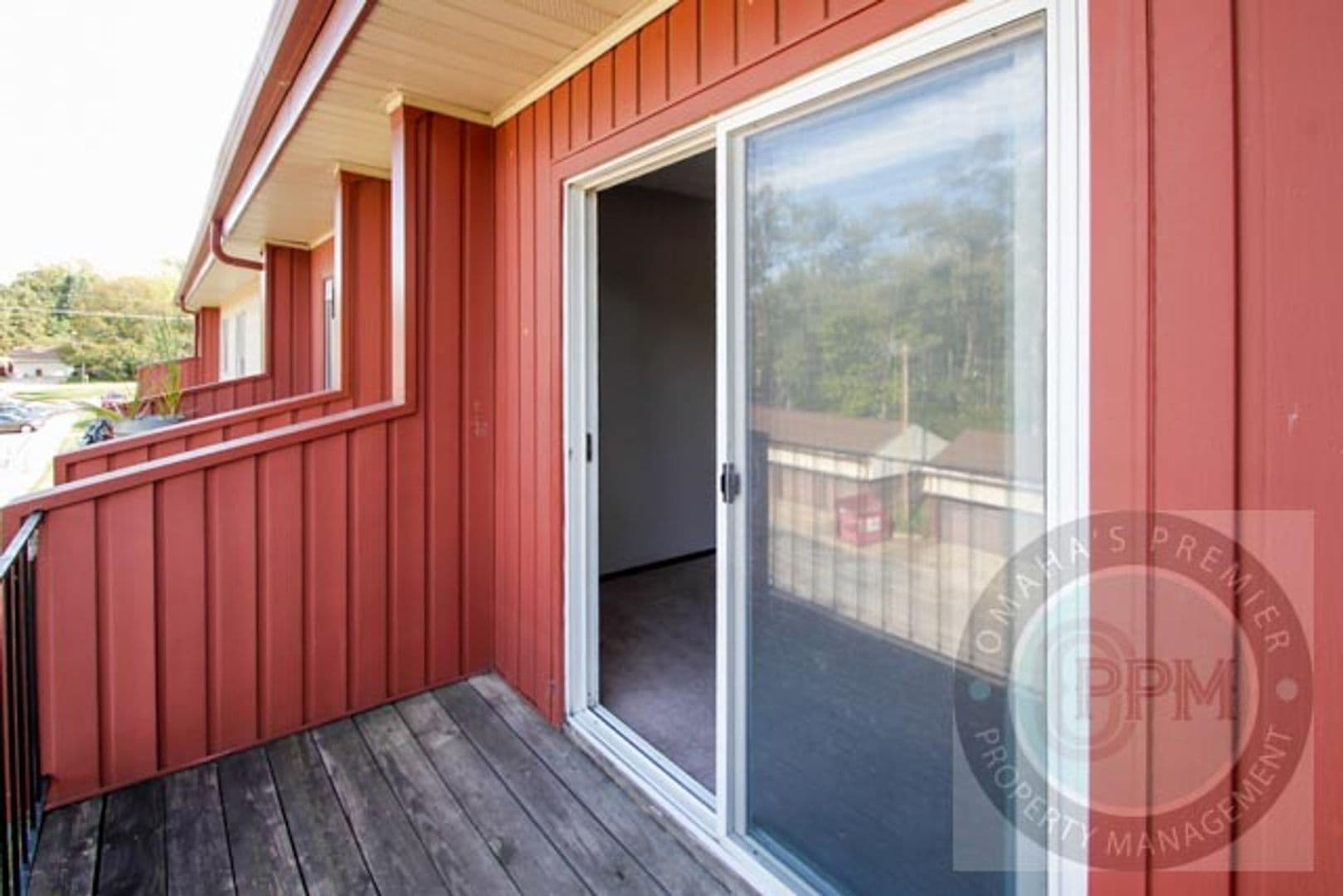 Bellevue Apartment: 818 Lincoln Rd