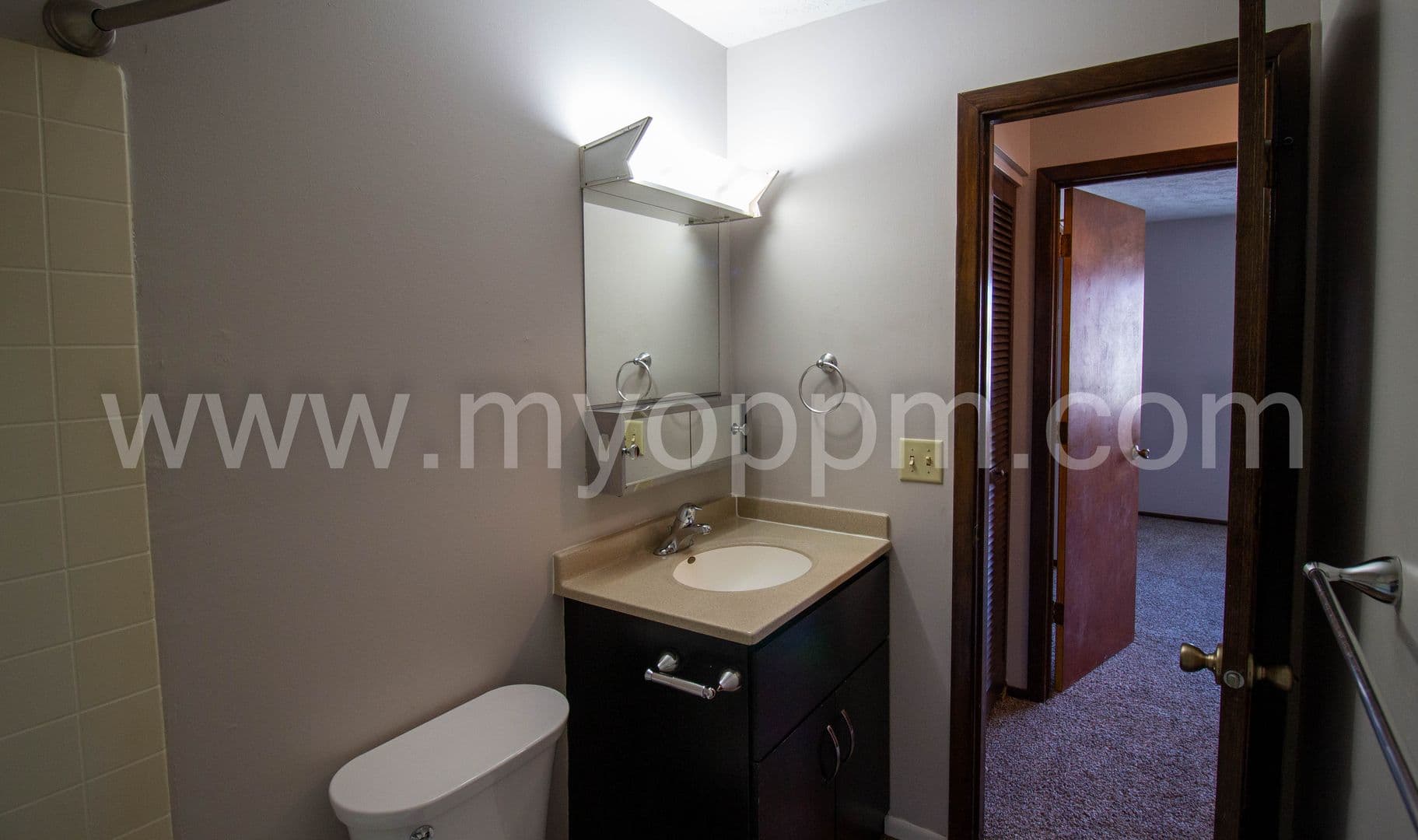 Bellevue Apartment: 818 Lincoln Rd