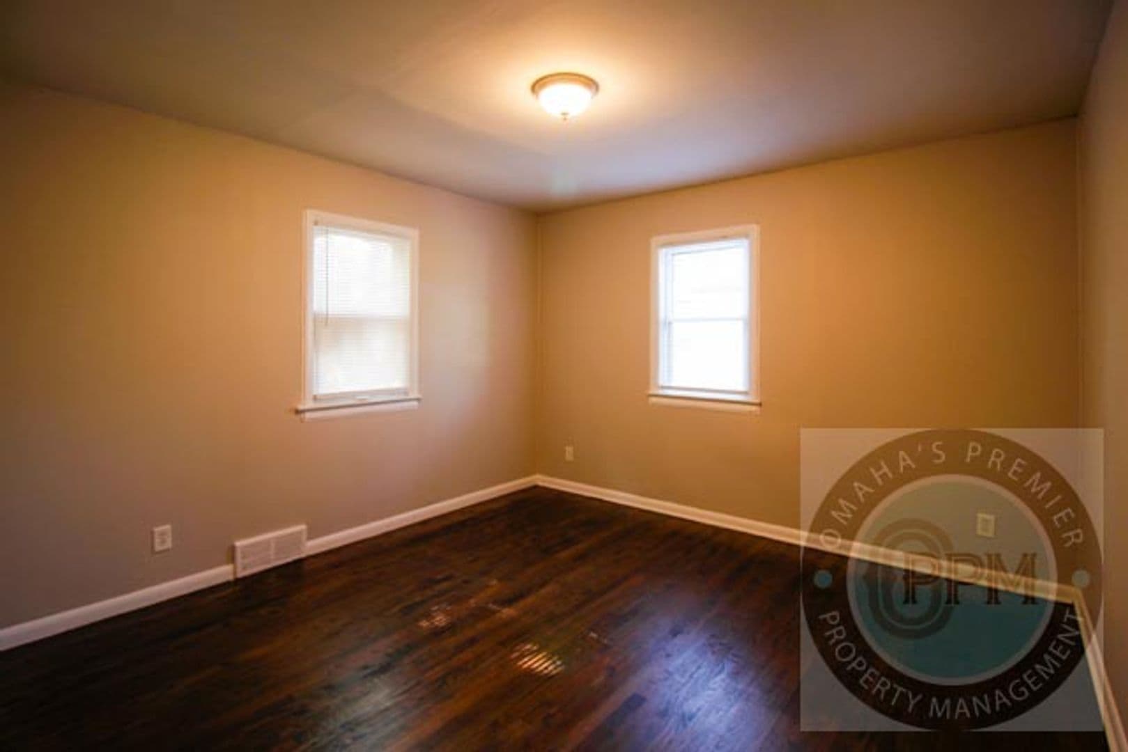 Omaha House: 2119 Monroe St