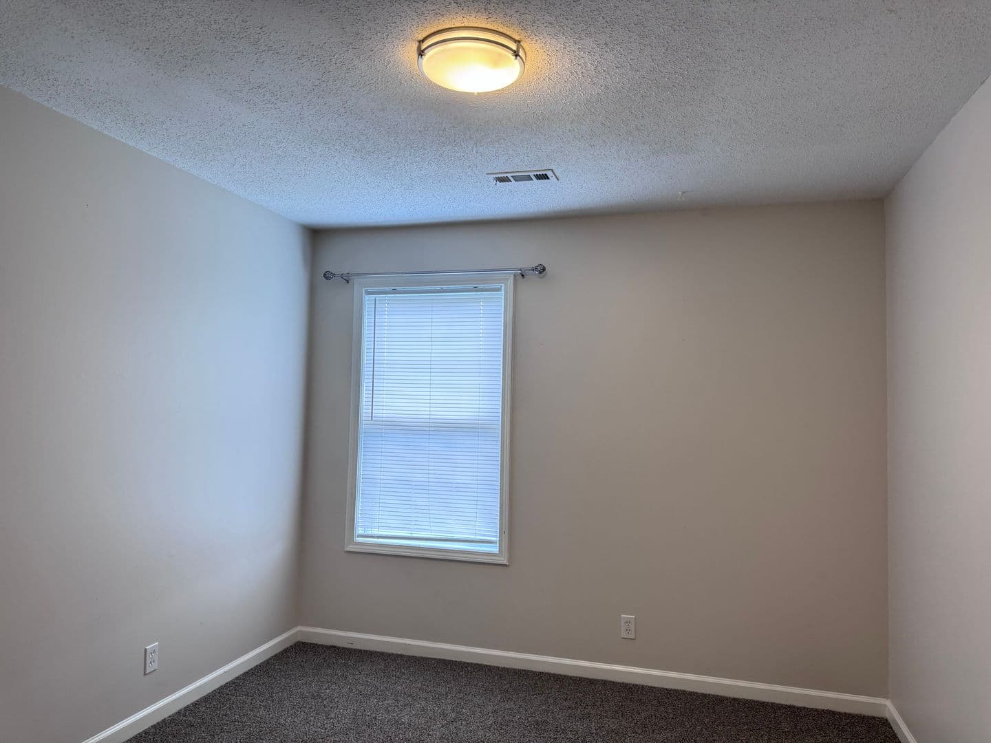 Clarksville House: 1349 Jenny Ln