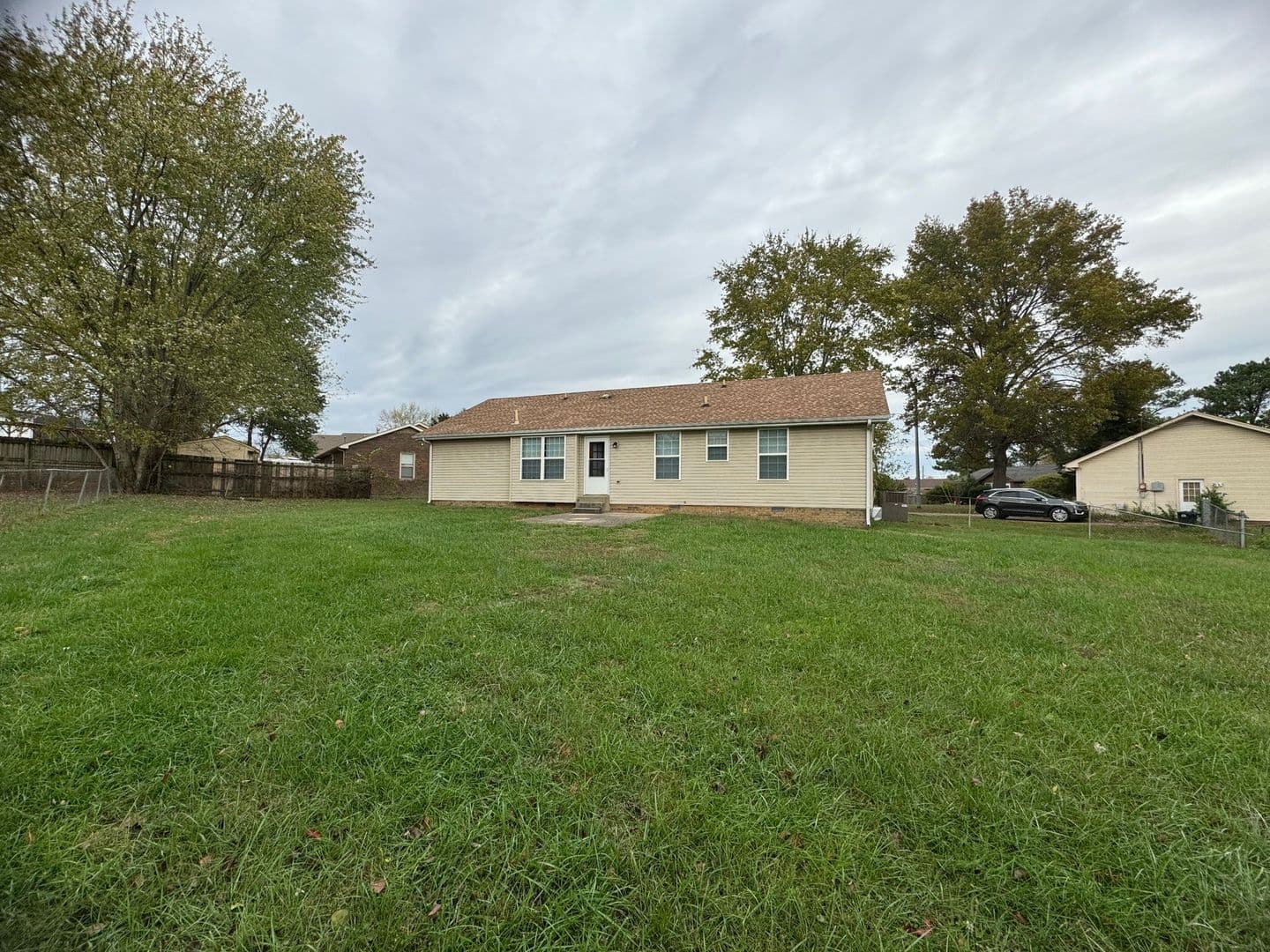 Clarksville House: 104 Cornelia Ct